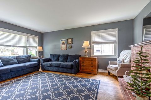 Tiny photo for 262 N Fairlawn Avenue N, Mundelein, IL 60060 (MLS # 12482186)