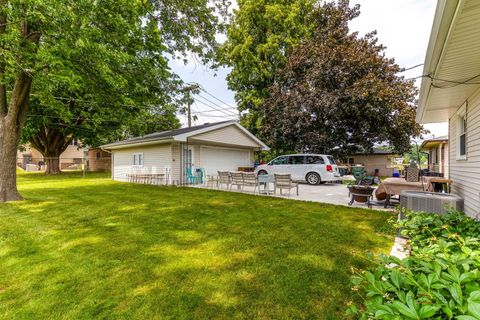 Tiny photo for 262 N Fairlawn Avenue N, Mundelein, IL 60060 (MLS # 12482186)