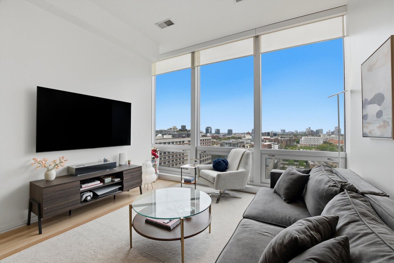 500 W Superior Street 1010