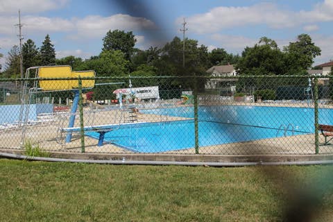 Tiny photo for 605 N WOLF Road #8E, Hillside, IL 60162 (MLS # 12649422)
