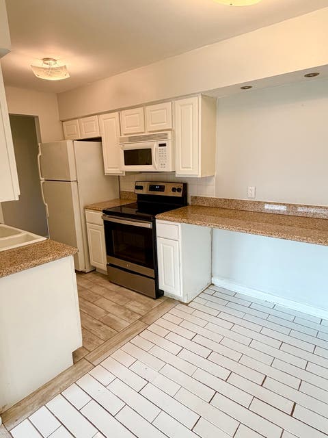 Tiny photo for 605 N WOLF Road #8E, Hillside, IL 60162 (MLS # 12649422)