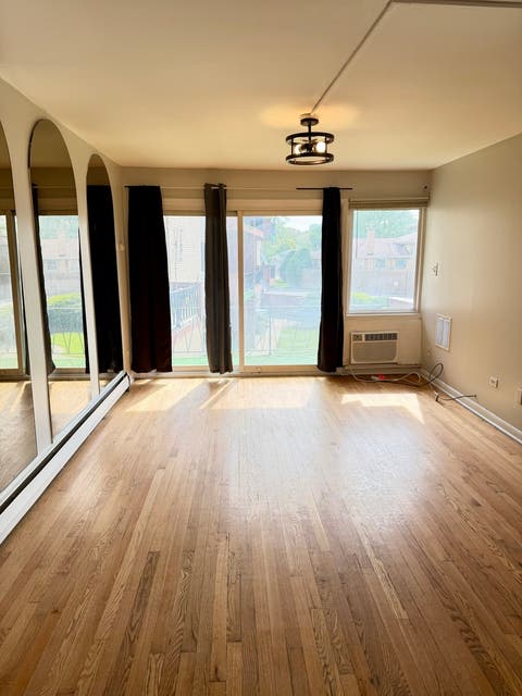 Tiny photo for 605 N WOLF Road #8E, Hillside, IL 60162 (MLS # 12649422)
