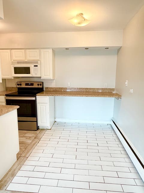 Tiny photo for 605 N WOLF Road #8E, Hillside, IL 60162 (MLS # 12649422)