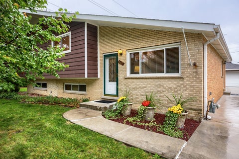 Photo of 829 N Howard Avenue, Elmhurst, IL 60126 (MLS # 12774254)