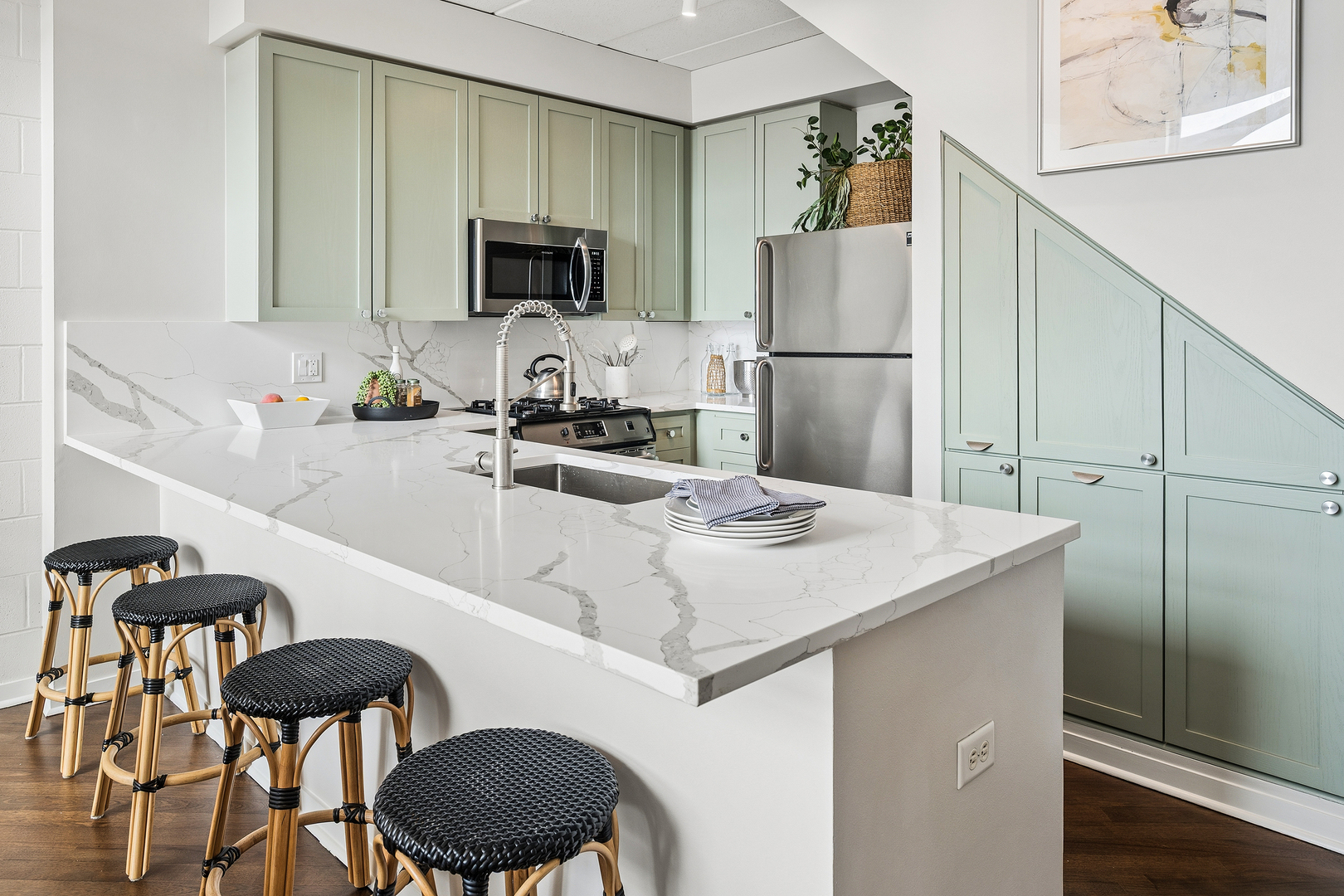 1100 W Montrose Avenue 503