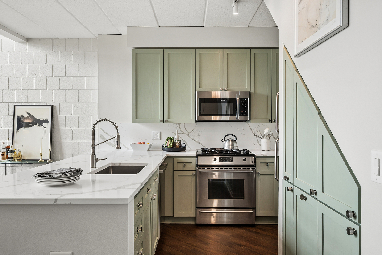 1100 W Montrose Avenue 503