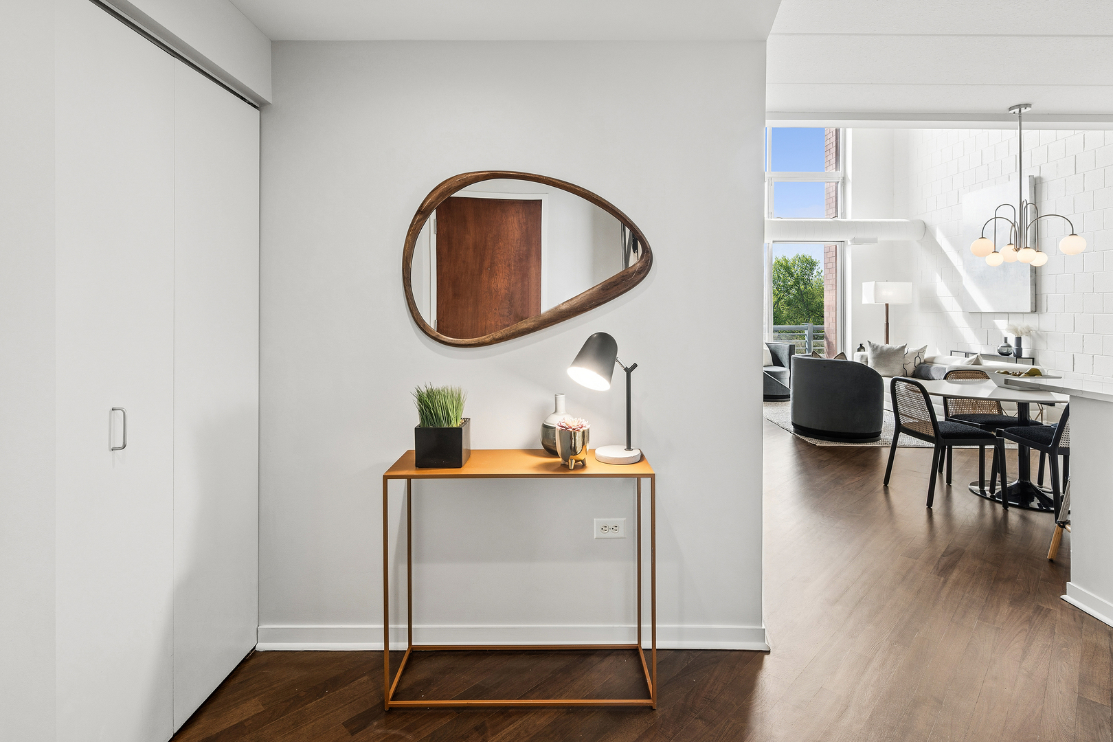 1100 W Montrose Avenue 503