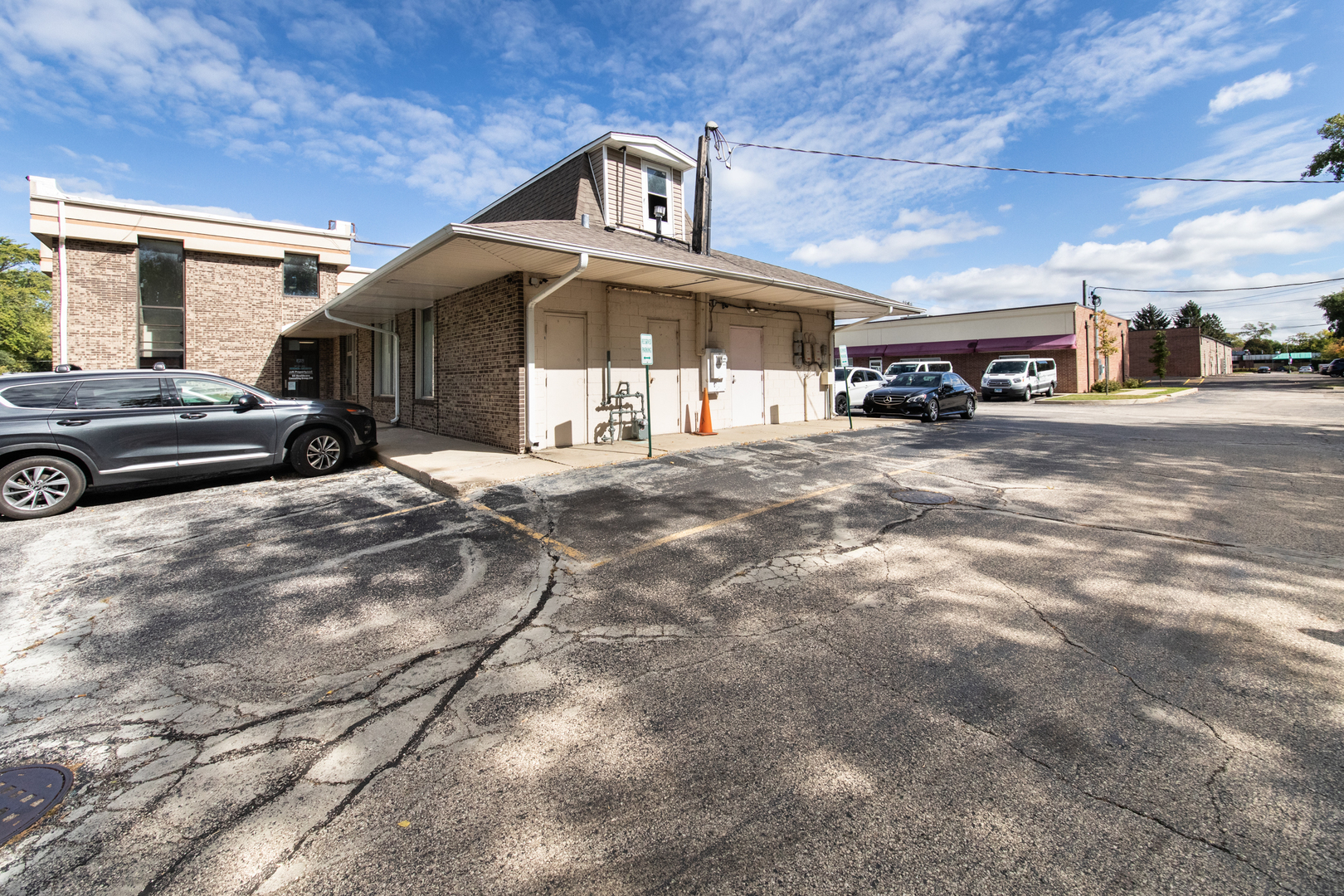 47 W Dundee Road