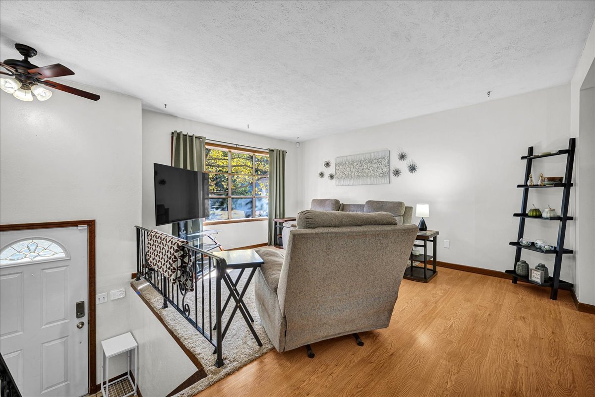 109 S Evergreen Lane