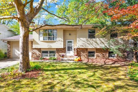 109 S Evergreen Lane Bloomington IL 61704