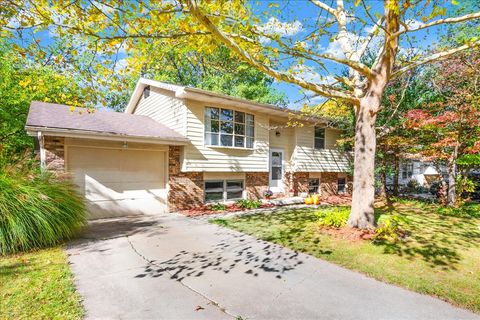 Tiny photo for 109 S Evergreen Lane, Bloomington, IL 61704 (MLS # 12493474)