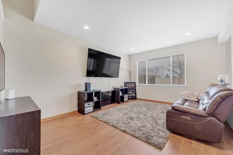 Tiny photo for 634 W Jonathan Drive #2, Round Lake, IL 60073 (MLS # 12572050)