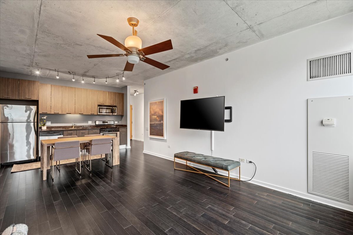 659 W Randolph Street 407