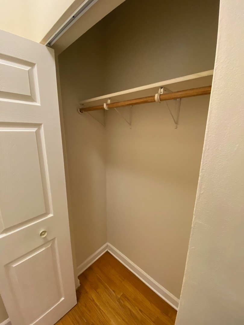 1345 1/2 W Touhy Avenue 1W