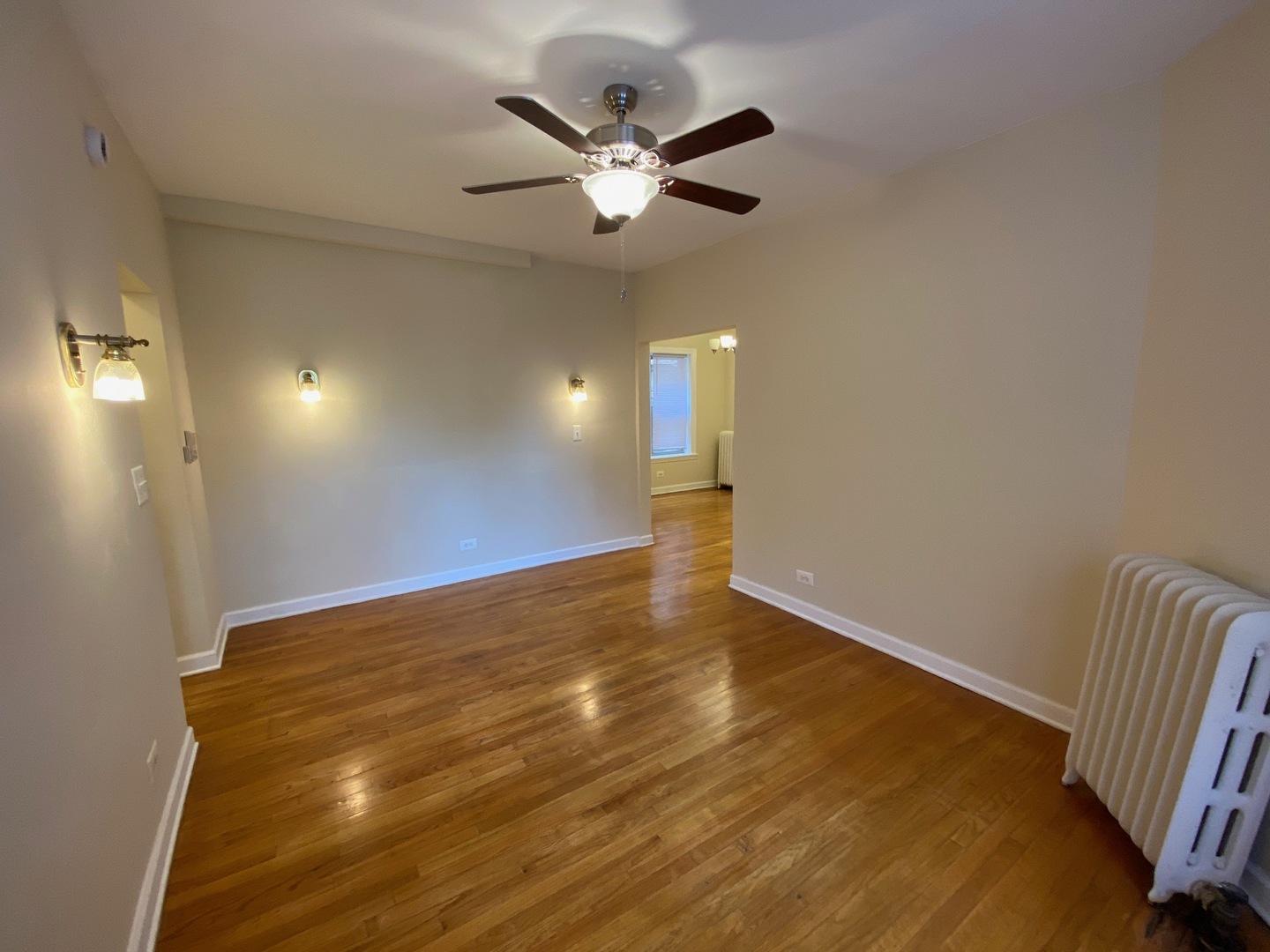 1345 1/2 W Touhy Avenue 1W