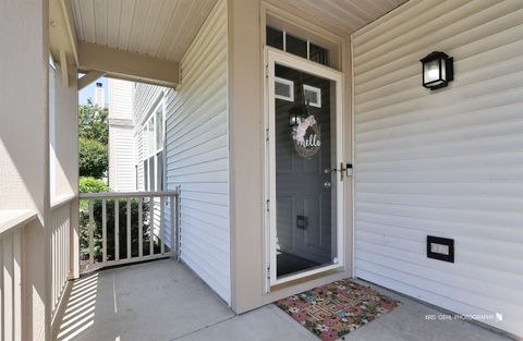 Tiny photo for 2888 Falling Waters Drive, Lindenhurst, IL 60046 (MLS # 12650214)