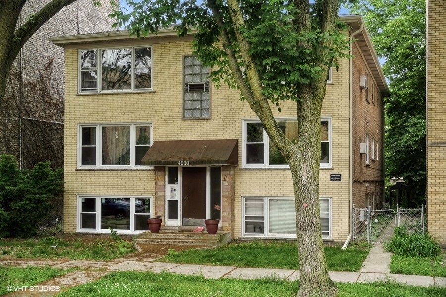 4030 N MOZART Street 3N