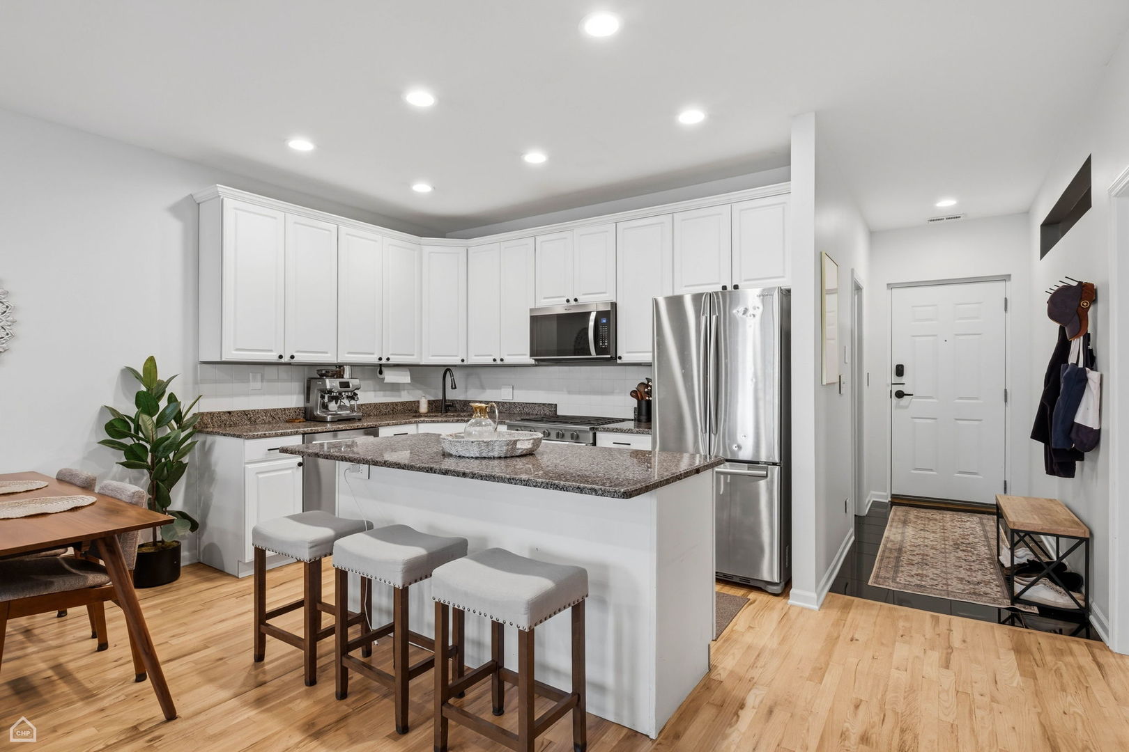 835 W Diversey Parkway 5