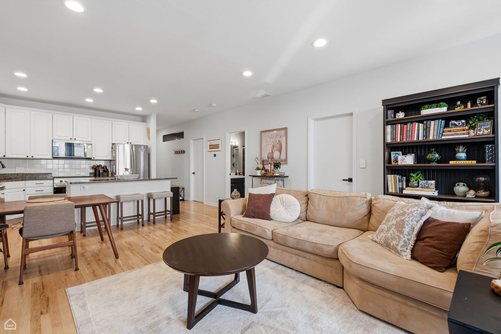 835 W Diversey Parkway 5