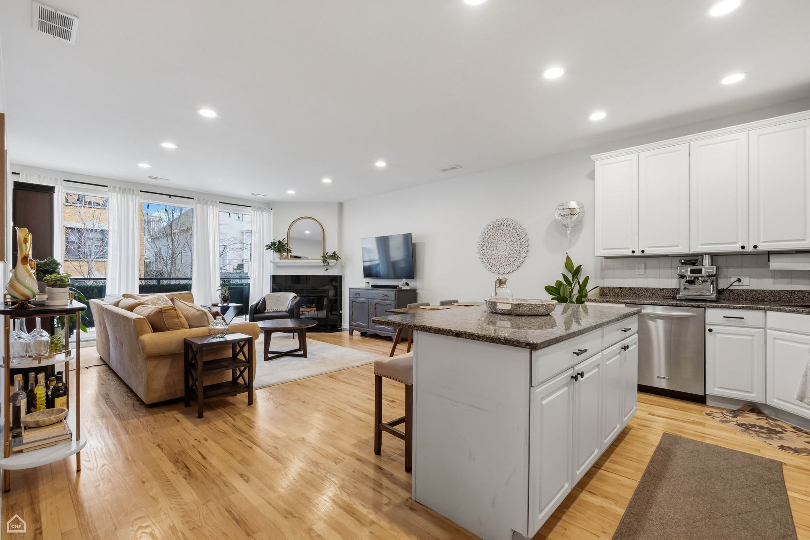 835 W Diversey Parkway 5