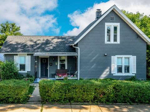 Photo of 484 Hickory Place, Elgin, IL 60120 (MLS # 12482210)