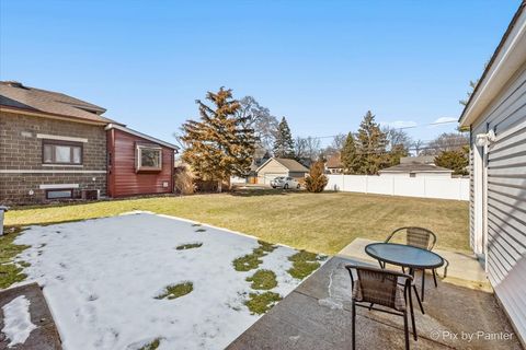 Tiny photo for 1630 Henry Avenue, Des Plaines, IL 60016 (MLS # 12569274)