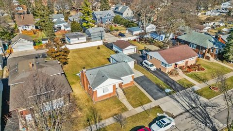 Tiny photo for 1630 Henry Avenue, Des Plaines, IL 60016 (MLS # 12569274)