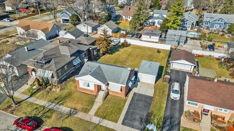 Tiny photo for 1630 Henry Avenue, Des Plaines, IL 60016 (MLS # 12569274)