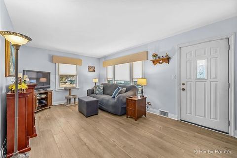 Tiny photo for 1630 Henry Avenue, Des Plaines, IL 60016 (MLS # 12569274)