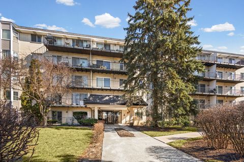 Photo of 8620 Waukegan Road #408, Morton Grove, IL 60053 (MLS # 12575322)
