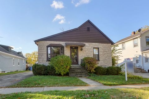 Photo of 239 Sheridan Avenue, Highwood, IL 60040 (MLS # 12491805)