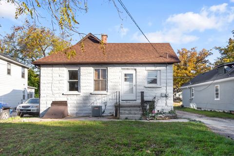 Tiny photo for 239 Sheridan Avenue, Highwood, IL 60040 (MLS # 12491805)