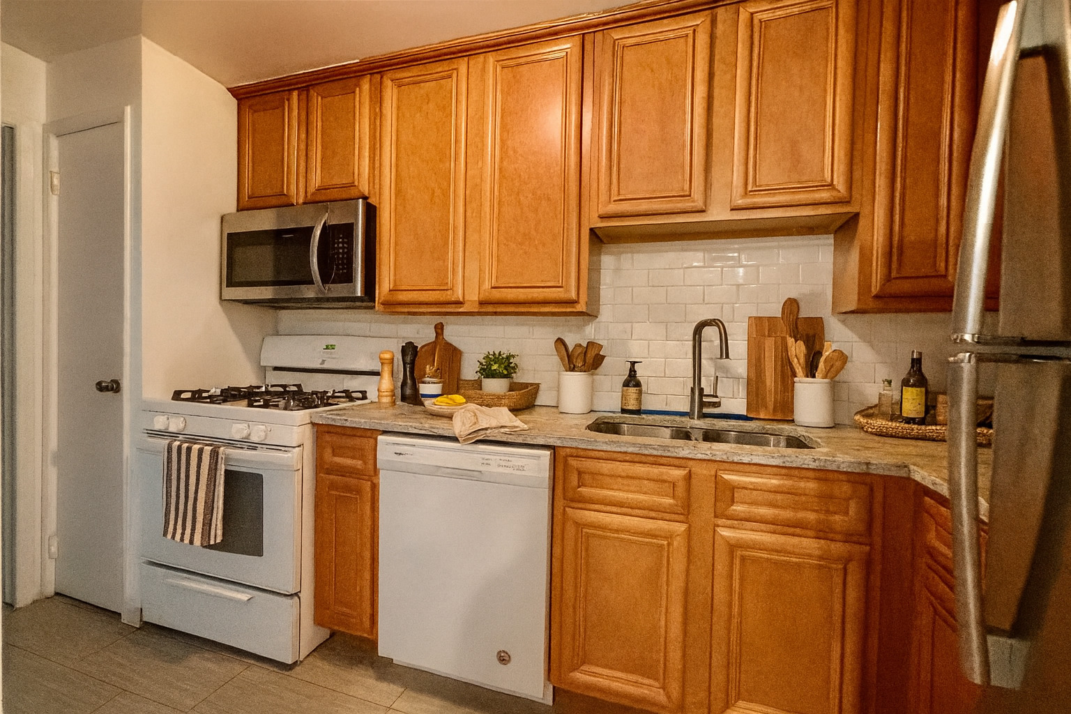 938 Ontario Street 11