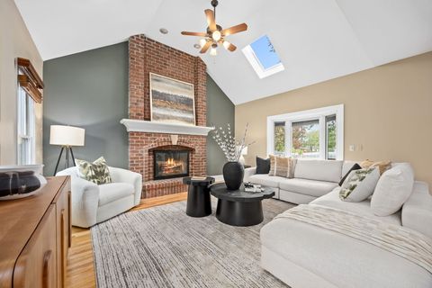 Tiny photo for 4001 Washington Street, Downers Grove, IL 60515 (MLS # 12555286)