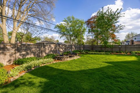 Tiny photo for 4001 Washington Street, Downers Grove, IL 60515 (MLS # 12555286)
