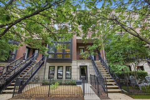 Photo of 1707 W George Street, Chicago, IL 60657 (MLS # 12716517)