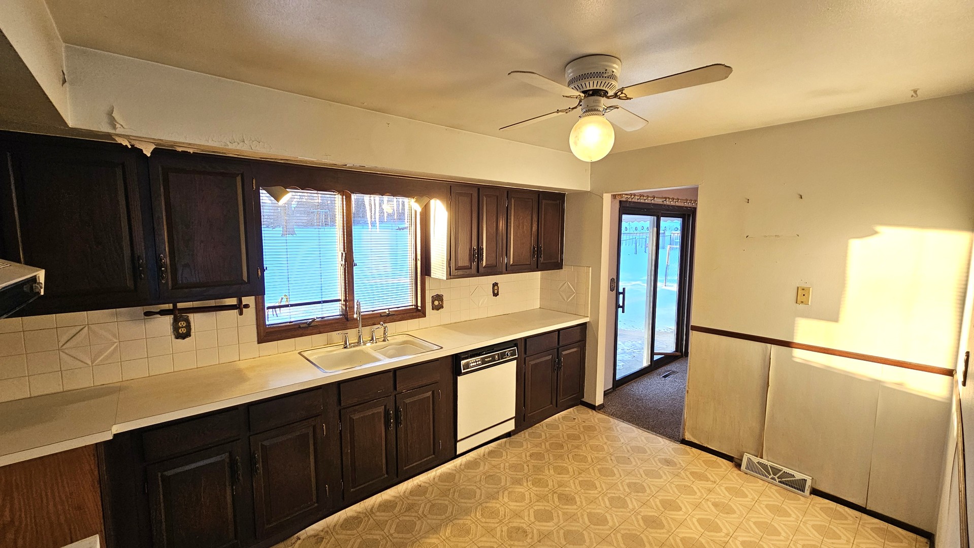 Rockford, Illinois 61109, United States, 3 Bedrooms Bedrooms, ,1 BathroomBathrooms,Residential,Active,252506