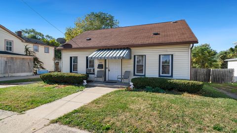 Photo of 402 S Walnut Avenue, Freeport, IL 61032 (MLS # 12502020) Photo of 402 S Walnut Avenue, Freeport, IL 61032 (MLS # 12502020)