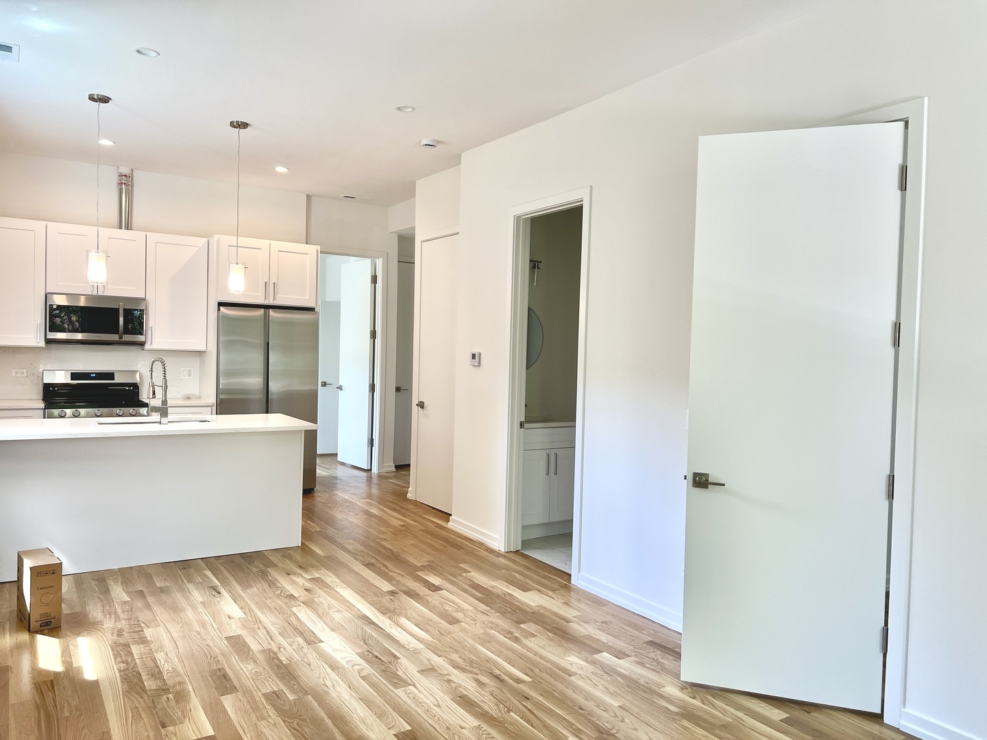 822 N Winchester Avenue 2F
