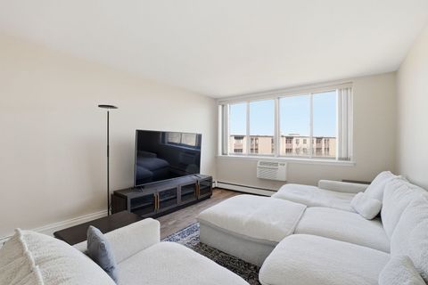 Tiny photo for 9740 S Pulaski Road #605, Oak Lawn, IL 60453 (MLS # 12606939)