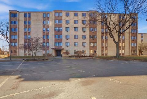 Photo of 9740 S Pulaski Road #605, Oak Lawn, IL 60453 (MLS # 12606939)