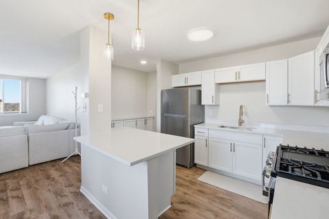 Tiny photo for 9740 S Pulaski Road #605, Oak Lawn, IL 60453 (MLS # 12606939)