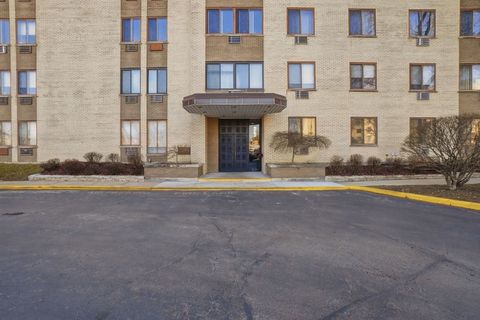 Tiny photo for 9740 S Pulaski Road #605, Oak Lawn, IL 60453 (MLS # 12606939)