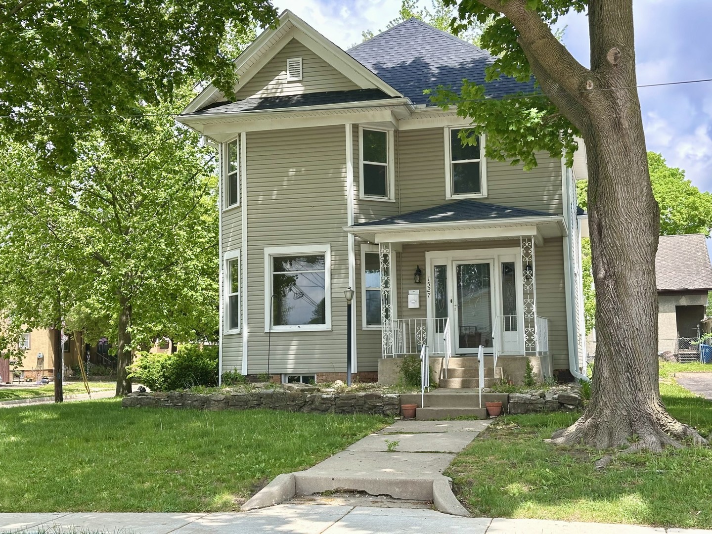 1527 7th Street