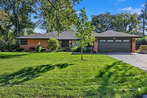 Photo of 907 Sherwood Drive, Prospect Heights, IL 60070 (MLS # 12777951)
