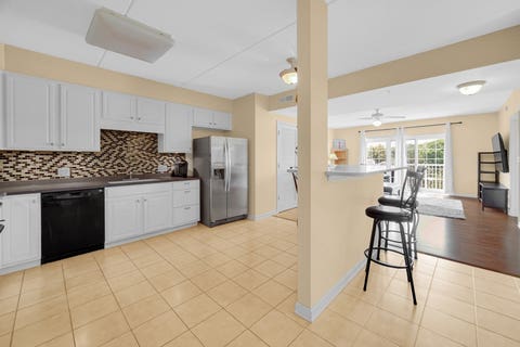 Tiny photo for 701 W RAND Road #432, Arlington Heights, IL 60004 (MLS # 12722584)