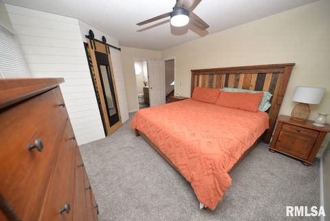 Tiny photo for 824 McCauley Lane, Mt Vernon, IL 62864 (MLS # EB460670)