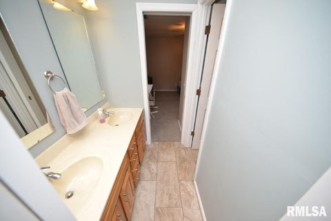 Tiny photo for 824 McCauley Lane, Mt Vernon, IL 62864 (MLS # EB460670)