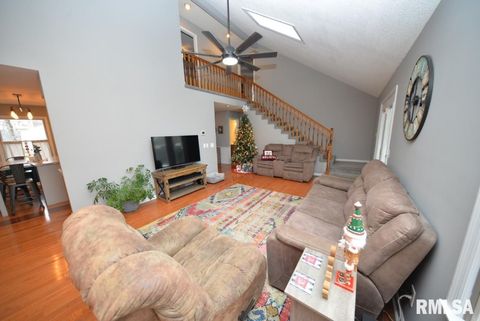 Tiny photo for 824 McCauley Lane, Mt Vernon, IL 62864 (MLS # EB460670)