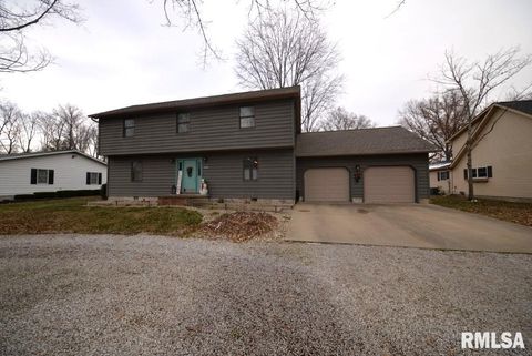 Tiny photo for 824 McCauley Lane, Mt Vernon, IL 62864 (MLS # EB460670)